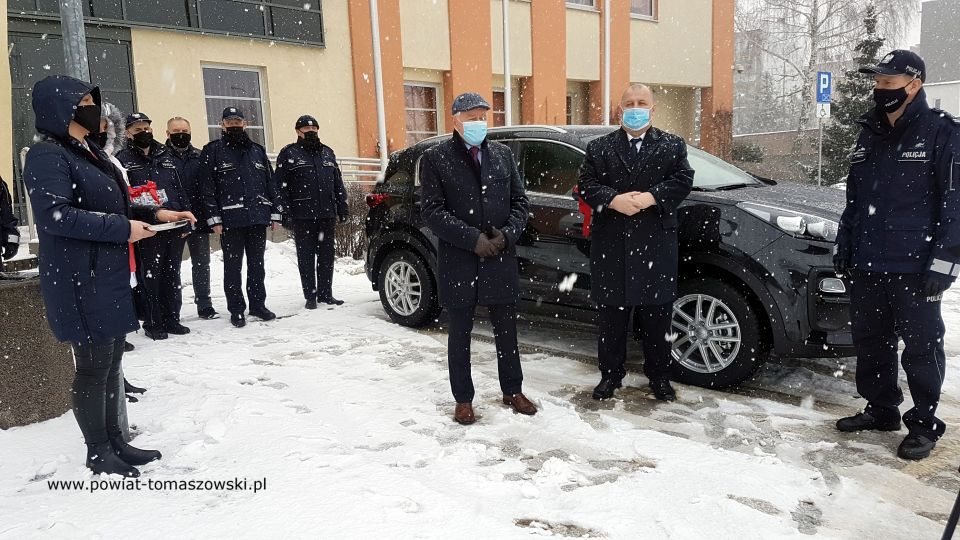 Nowy samochód dla Policji z dofinansowaniem Powiatu Tomaszowskiego i Gminy Tomaszów Mazowiecki