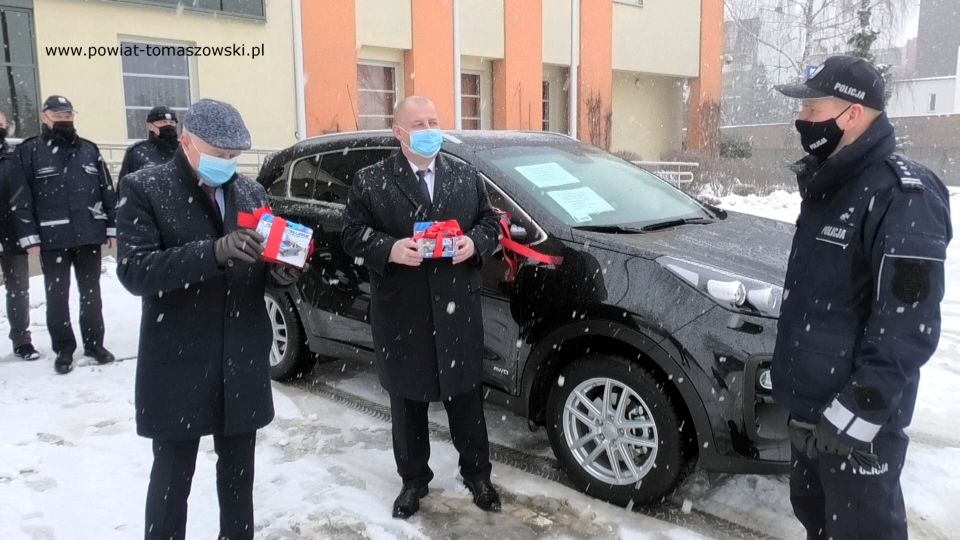 Nowy samochód dla Policji z dofinansowaniem Powiatu Tomaszowskiego i Gminy Tomaszów Mazowiecki