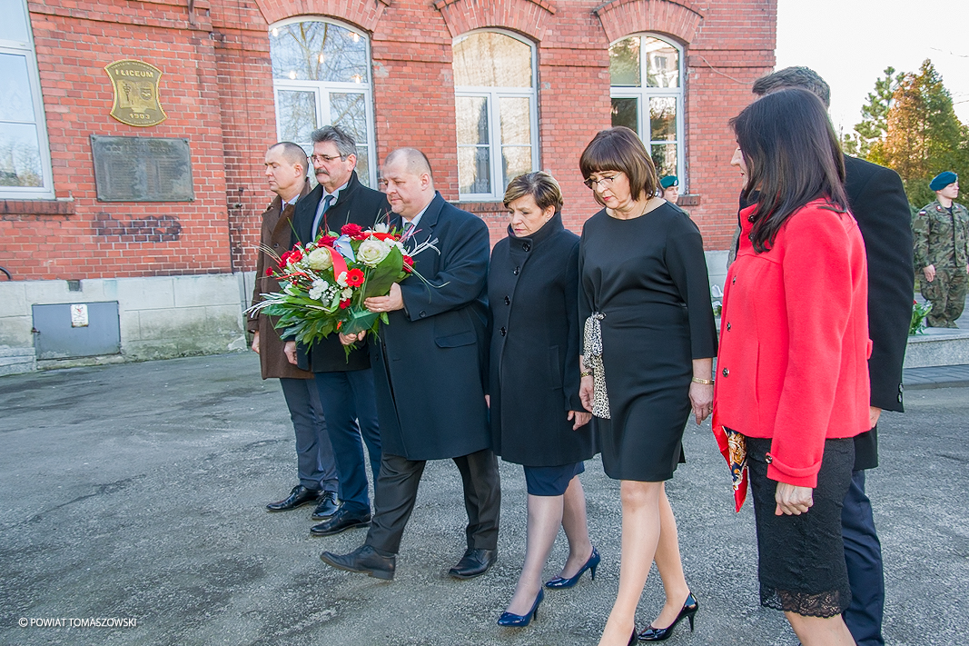 Uroczyste odsłonięcie tablicy "Orlęta" w 1 LO