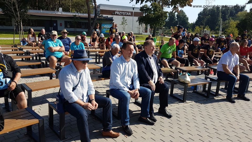 Na zdjęciu: zdjęcie z XV Ogólnopolskiego Spływu Kajakowego Pilica Zachwyca im. Doroty Ambroziak, zorganizowanego przez Klub Sportowy AMBER z Tomaszowa Mazowieckiego w dniach 10-12 września 2021 roku Na zdjęciu: zdjęcie z XV Ogólnopolskiego Spływu Kajakowego Pilica Zachwyca im. Doroty Ambroziak, zorganizowanego przez Klub Sportowy AMBER z Tomaszowa Mazowieckiego w dniach 10-12 września 2021 roku