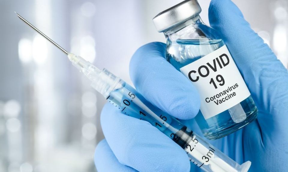 Na zdjęciu: szczepionka przeciwko COVID 19 Szczepienia przeciwko COVID-19 dla nauczycieli