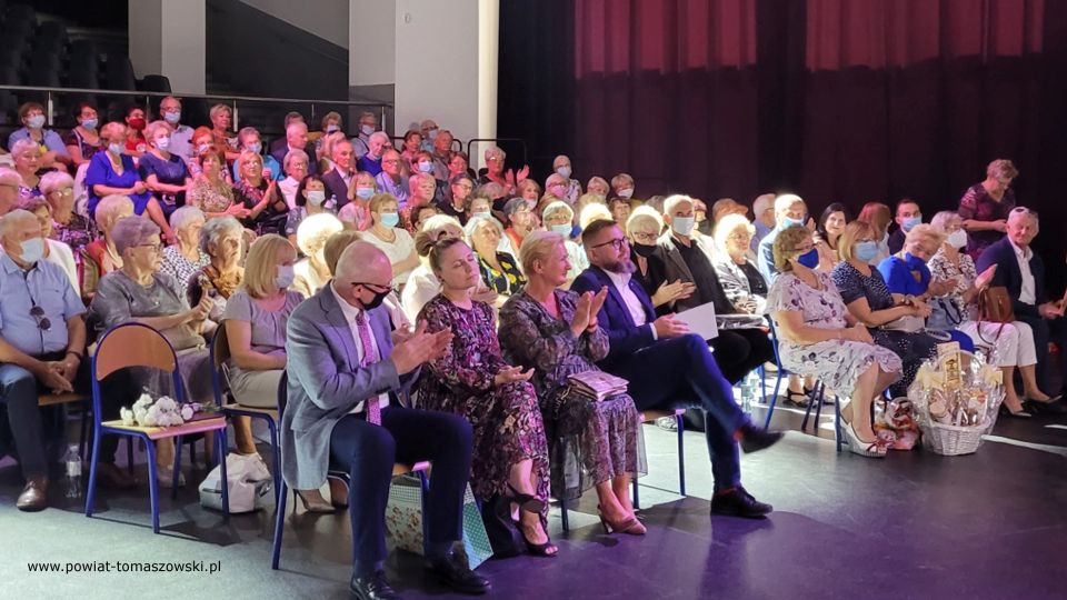 Na zdjęciu: zdjęcie z obchodów jubileuszu 15-lecia działalności Tomaszowskiego Uniwersytetu Trzeciego Wieku