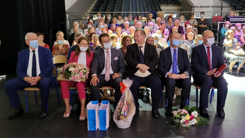 Na zdjęciu: zdjęcie z obchodów jubileuszu 15-lecia działalności Tomaszowskiego Uniwersytetu Trzeciego Wieku