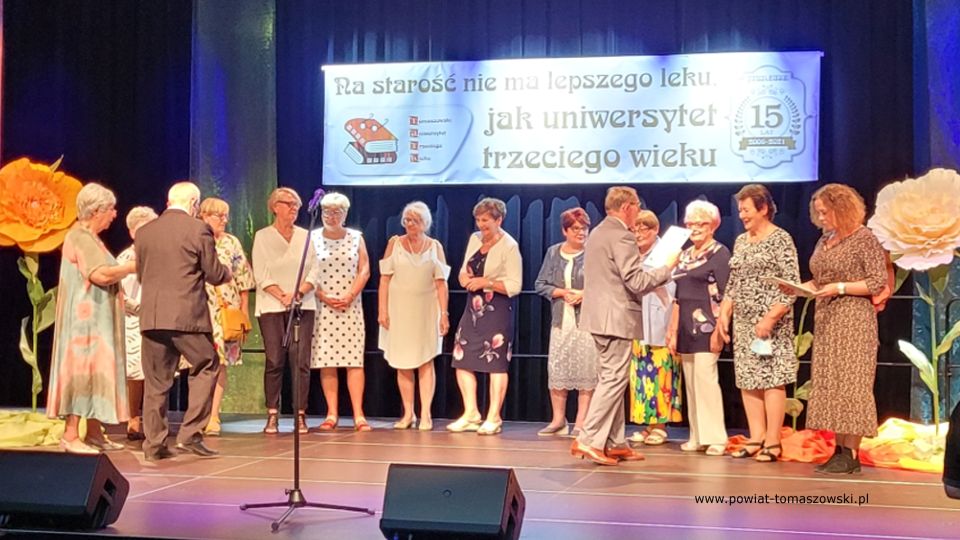 Na zdjęciu: zdjęcie z obchodów jubileuszu 15-lecia działalności Tomaszowskiego Uniwersytetu Trzeciego Wieku