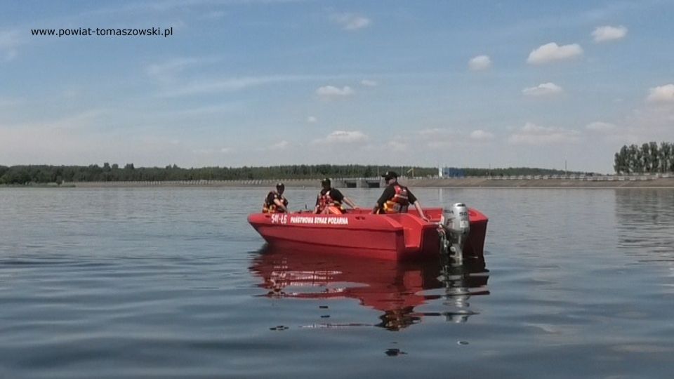 zdjęcie z uroczystego otwarcie sezonu letniego 2021 nad Zalewem Sulejowskim, zorganizowanego przez Starostwo Powiatowe w Tomaszowie Mazowieckim i Wodne Ochotnicze Pogotowie Ratunkowe w Tomaszowie Mazowieckim, które odbyło się 29 czerwca 2021 roku