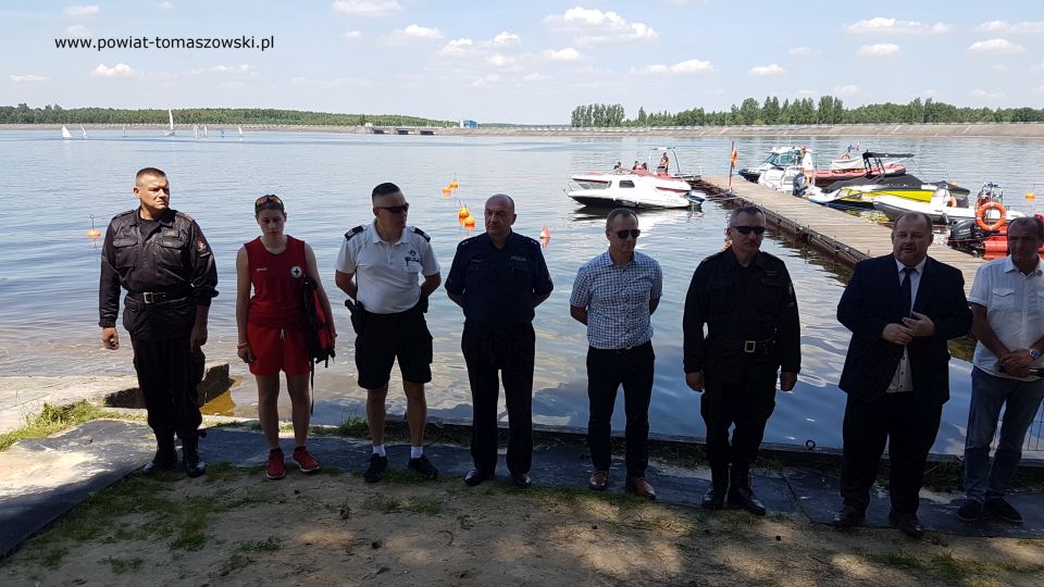 zdjęcie z uroczystego otwarcie sezonu letniego 2021 nad Zalewem Sulejowskim, zorganizowanego przez Starostwo Powiatowe w Tomaszowie Mazowieckim i Wodne Ochotnicze Pogotowie Ratunkowe w Tomaszowie Mazowieckim, które odbyło się 29 czerwca 2021 rokuzdjęcie z uroczystego otwarcie sezonu letniego 2021 nad Zalewem Sulejowskim, zorganizowanego przez Starostwo Powiatowe w Tomaszowie Mazowieckim i Wodne Ochotnicze Pogotowie Ratunkowe w Tomaszowie Mazowieckim, które odbyło się 29 czerwca 2021 roku