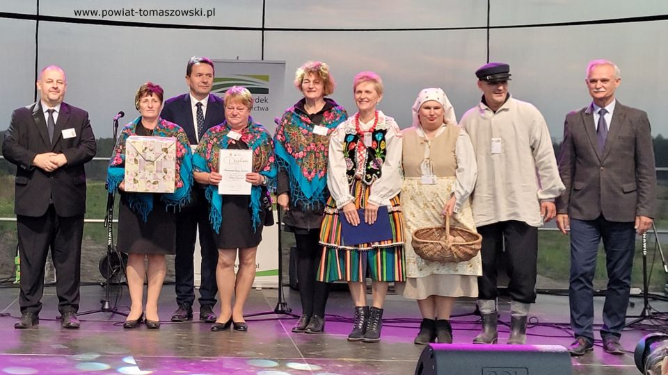 Na zdjęciu: zdjęcie z XV Powiatowego Święta Ziemniaka, które odbyło się w sobotę, 2 października 2021 roku, w Brzustowie