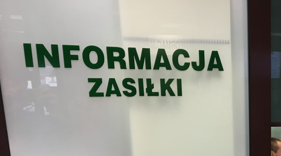 Na zdjęciu: napis INFORMACJA ZASIŁKI